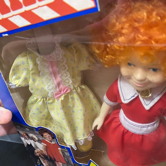 80s Musical Annie 1982 Vintage Knickerbocker Doll - Picture 6 of 7